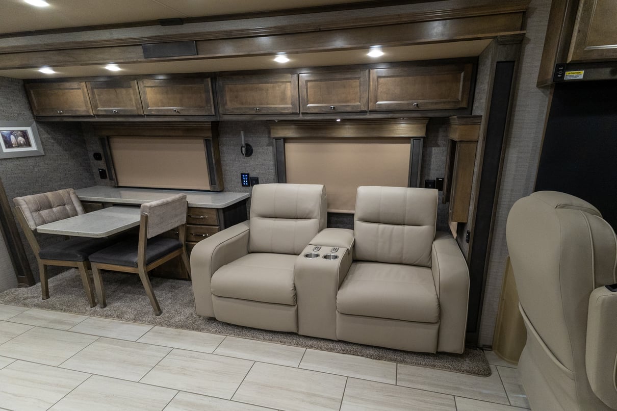 2022 Tiffin Allegro Red 37BA gallery image-15