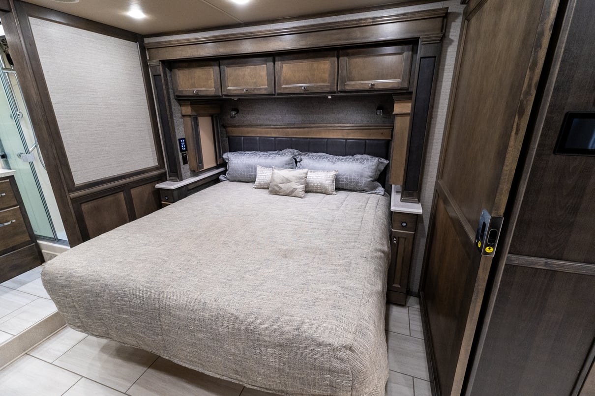 2022 Tiffin Allegro Red 37BA gallery image-24