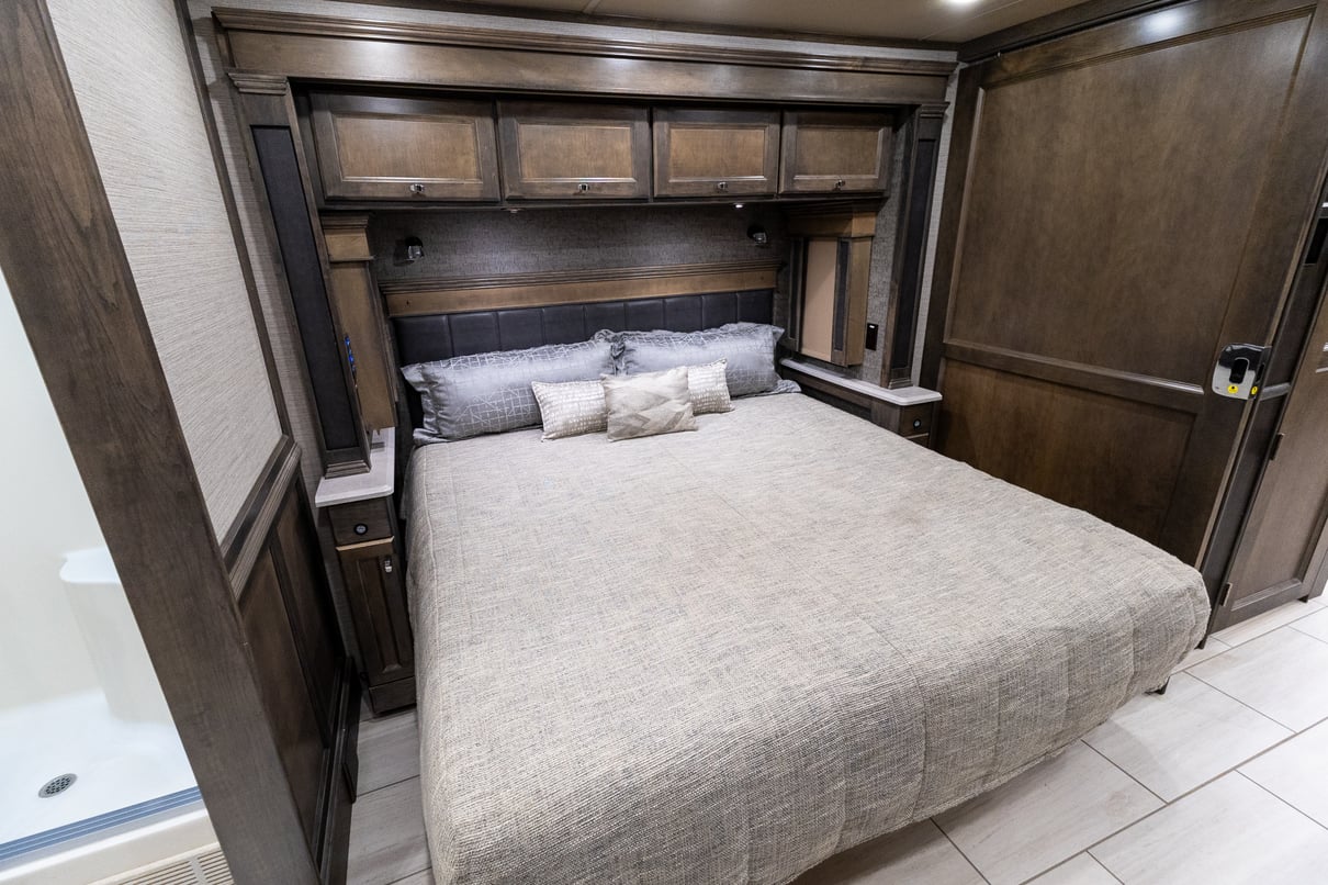 2022 Tiffin Allegro Red 37BA gallery image-26