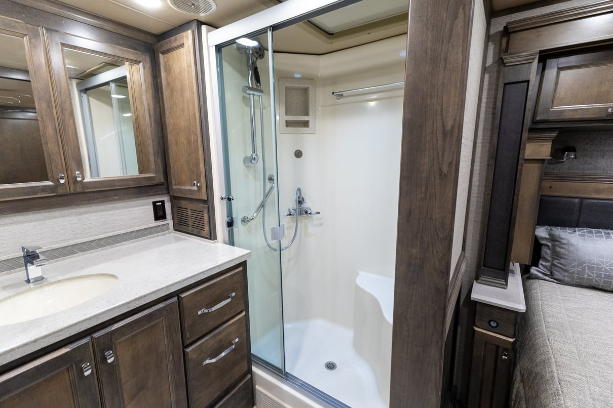 2022 Tiffin Allegro Red 37BA gallery image-30