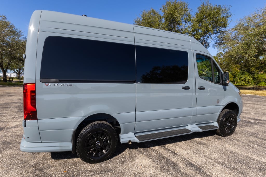 2026 OGV Luxury Coach V-Cruise 8OBA
