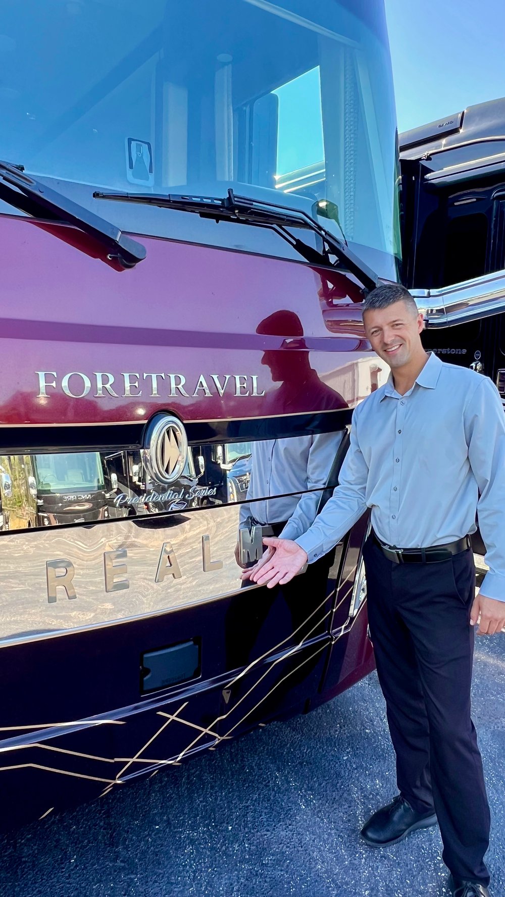 10How to Choose the Right Luxury Motorcoach for Travel