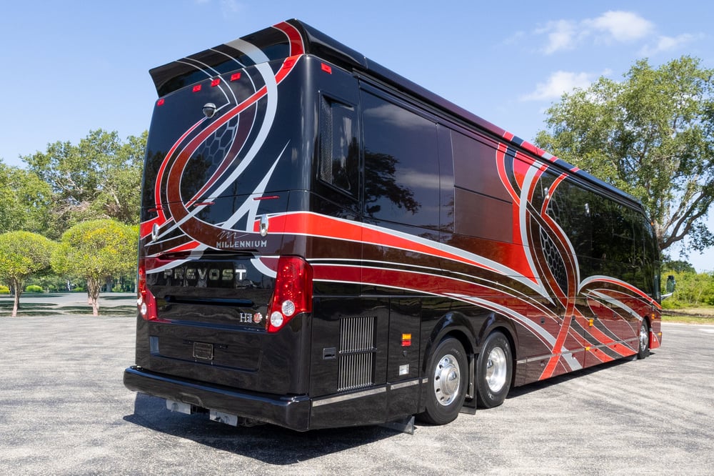 1How to Choose the Right Luxury Motorcoach for Travel
