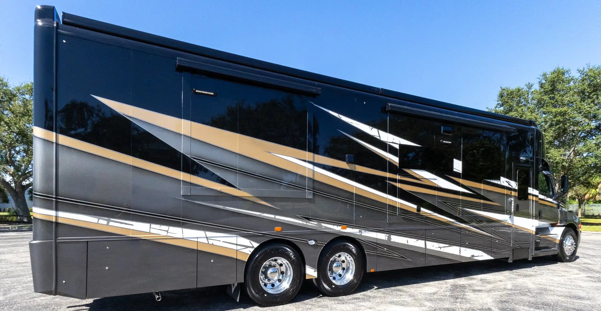 ShowHauler Adventure Showroom Hero