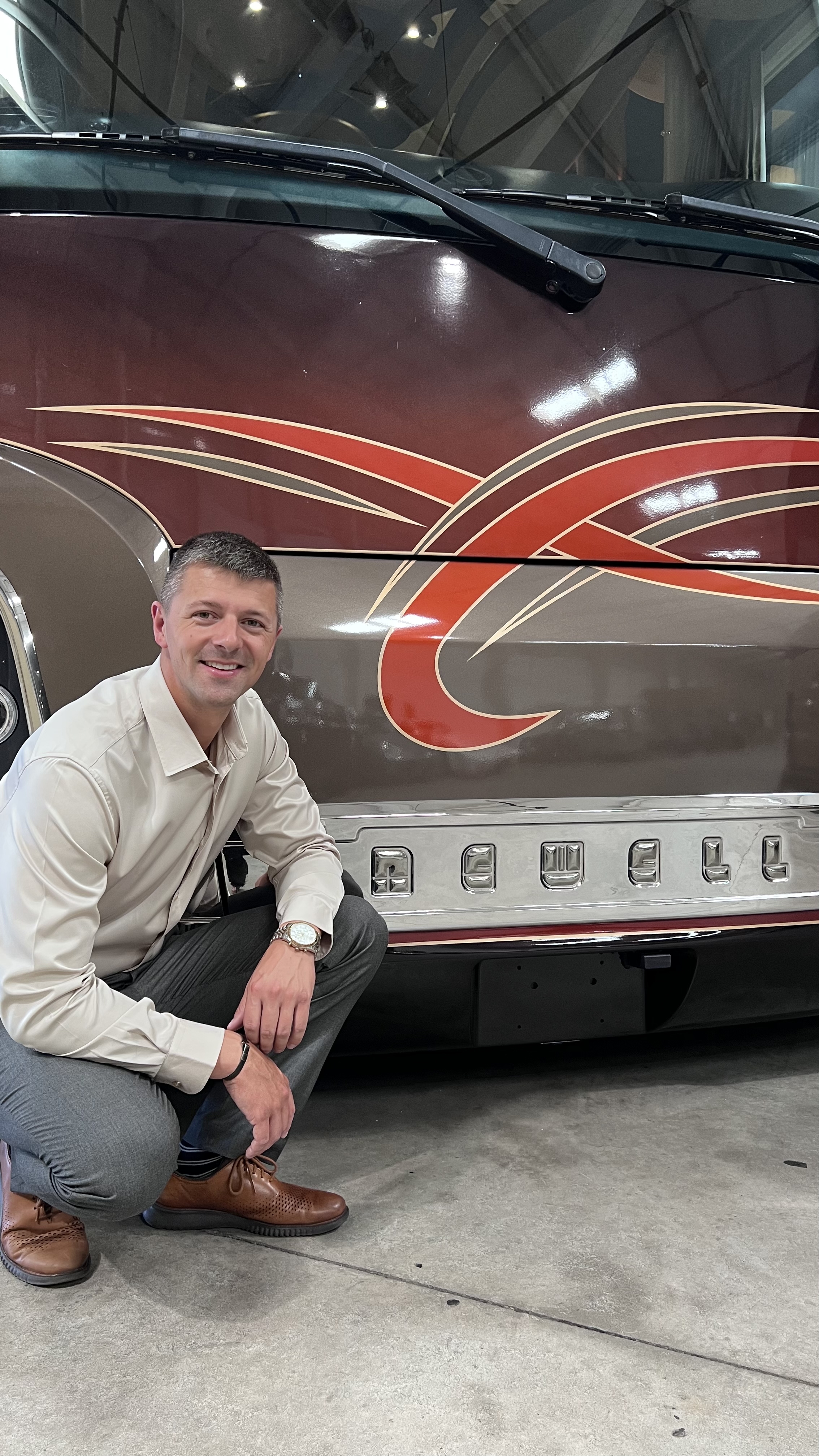 12How to Choose the Right Luxury Motorcoach for Travel