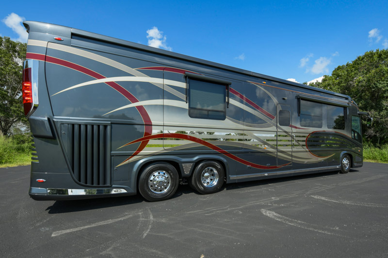 [Image: 2014-Newell-P200I-Exterior-4.jpg]